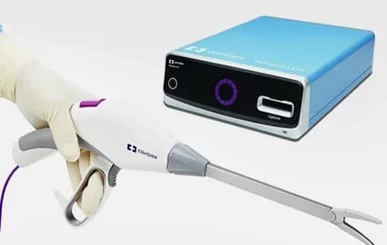 ดำเนินการผ่าตัดเอาต่อมน้ำลายออกด้วยอุปกรณ์ทางการแพทย์เฉพาะทาง