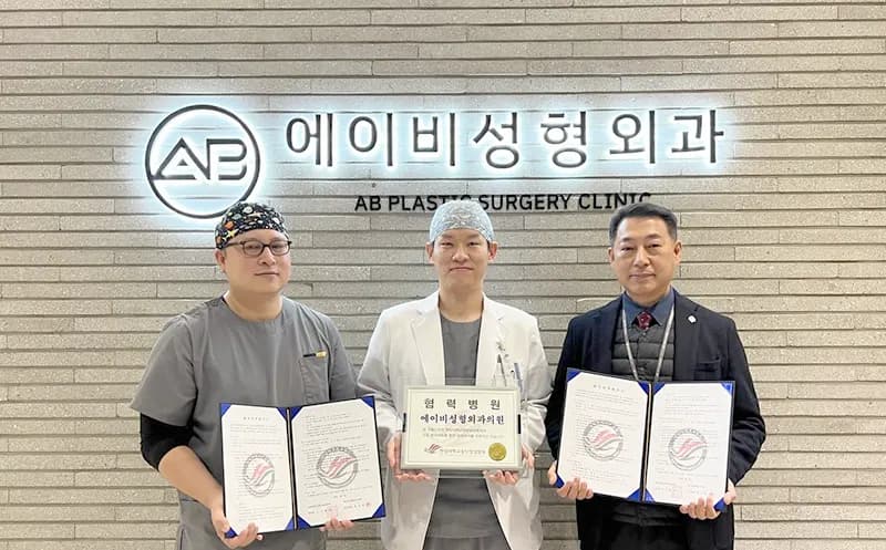 ร่วมมือกับโรงพยาบาลมหาวิทยาลัยและทีมแพทย์เฉพาะทาง