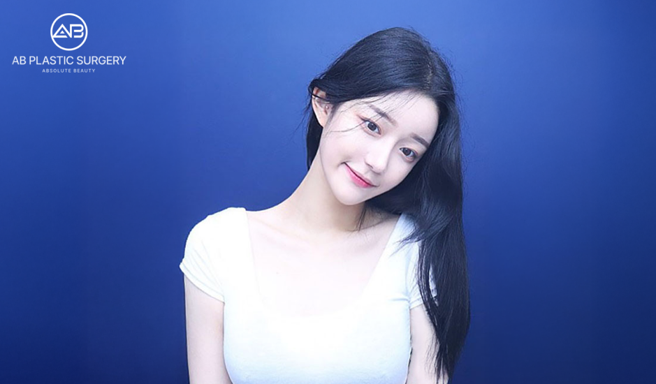 ภาพผู้หญิงทรงจมูกสายเกาหลี สันจมูกเรียว ปลายเชิดเล็กน้อย ดูเป็นธรรมชาติ เหมาะกับคนไทยที่นิยมทำศัลยกรรมเสริมจมูก โรงพยาบาลศัลยกรรมAB