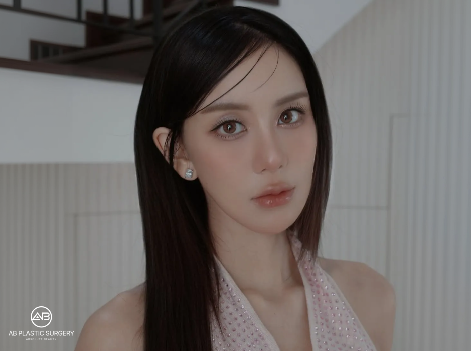 นักร้องชื่อดังชาวไทย Kulamas Sarasas เข้ารับการทำทรีตเมนต์ดูแลผิวที่โรงพยาบาลศัลยกรรม AB ประเทศเกาหลี